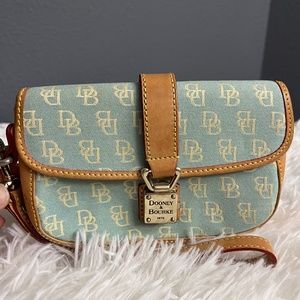 Dooney & Bourke wristlet